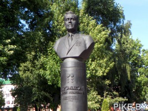 Памятник Громыко Гомель